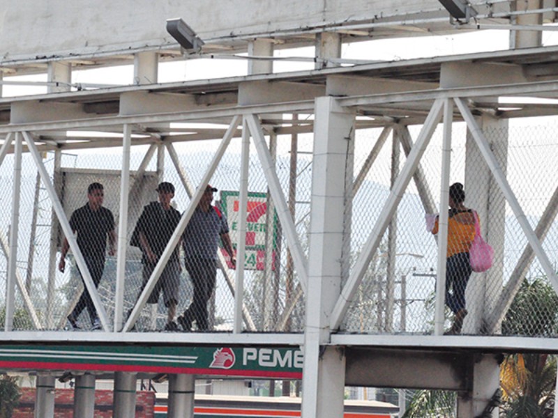 Puentes peatonales ¿Seguridad para el peatón o prioridad al automóvil?