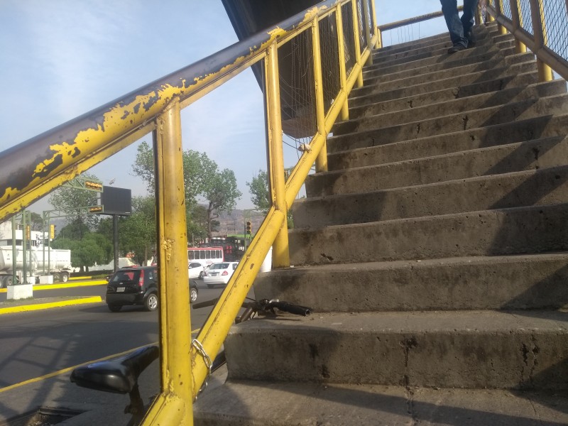 Puentes peatonales sin mantenimiento en Toluca