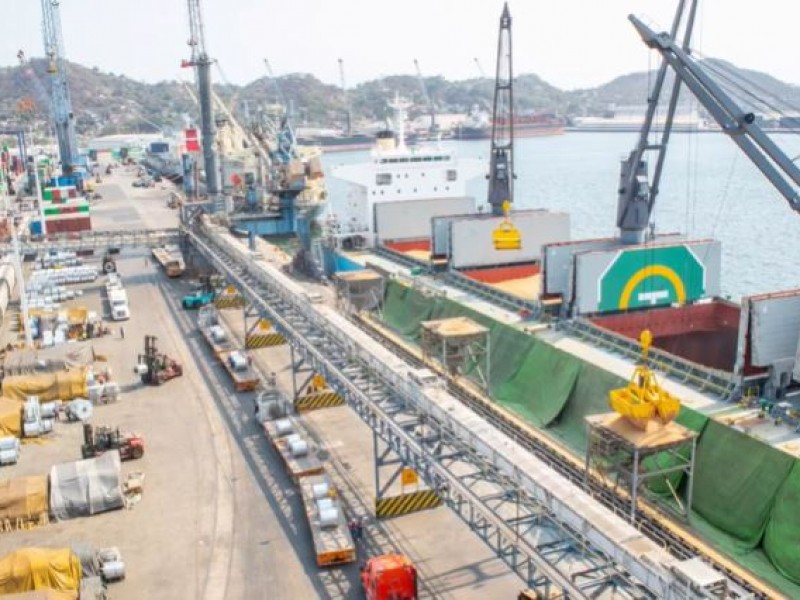 Puerto de Manzanillo mantiene liderazgo en operación de carga
