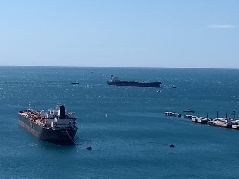 Puerto de Salina Cruz cerrado a la navegación