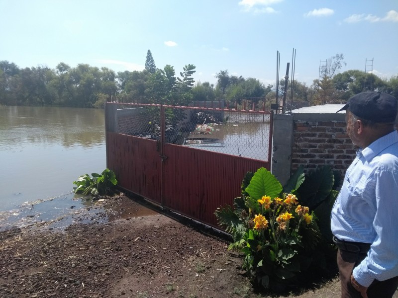 Puerto de Valle afectado por desbordamiento del Lerma