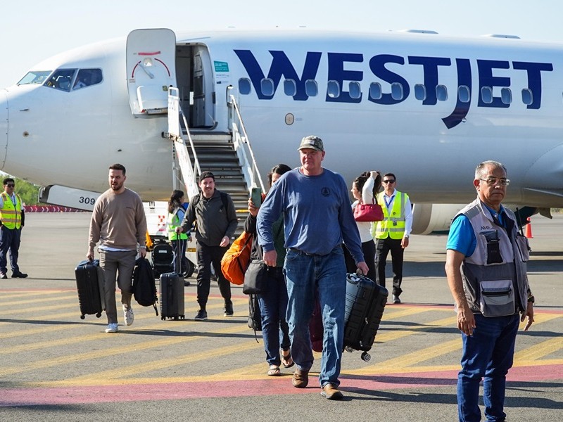 Puerto Escondido recibe por primera vez un vuelo directo desde Canadá