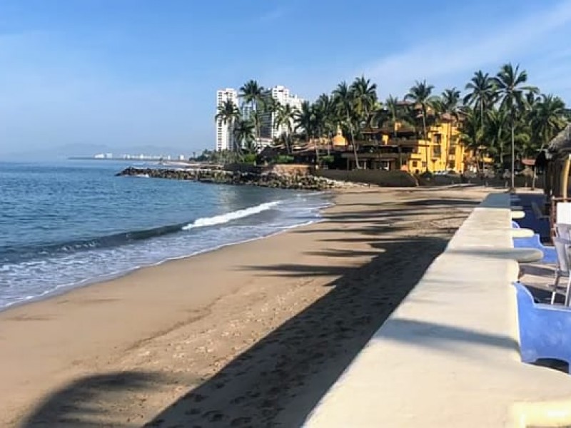 Puerto Vallarta con playas desoladas y hoteles cerrados: Turista