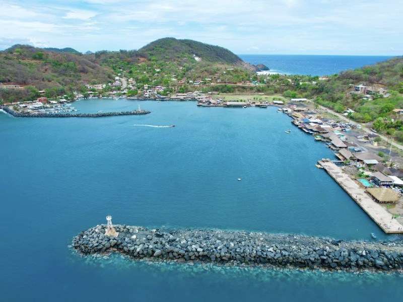Puerto Vicente Guerrero está de pie esperando al turismo