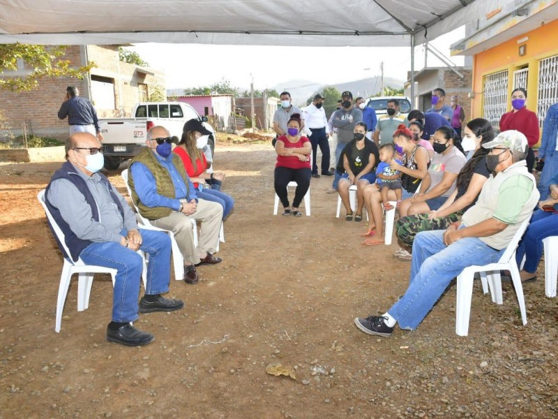 Que les fumiguen piden colonos del Rincón de Mazatlán