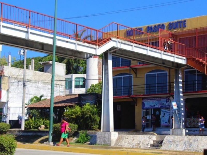 ¿Qué tanto se utilizan los puentes peatonales en Zihuatanejo?