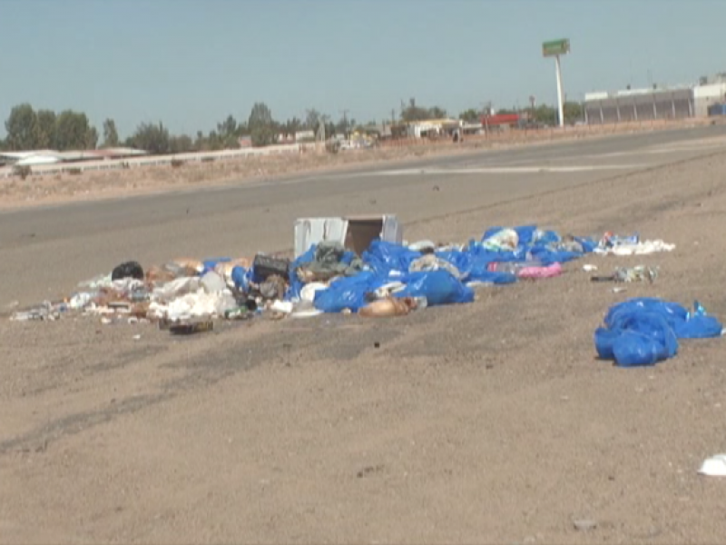 Quejan residentes de la Colonia Aeropuerto basura acumulada