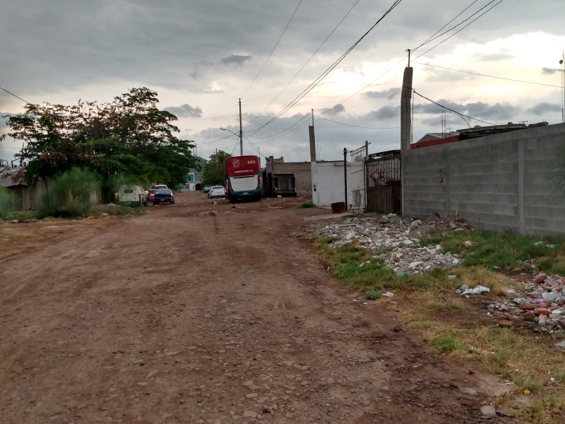 Quejas por drenajes en colonia Tepeca