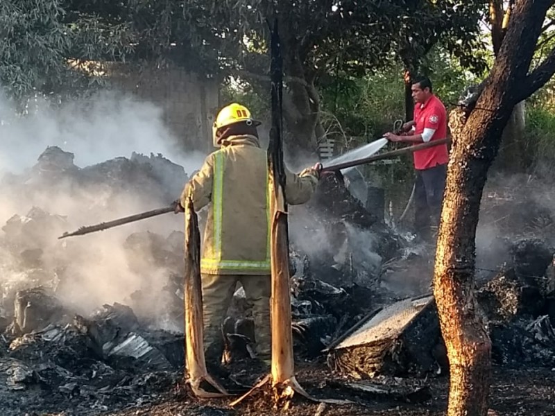 Quema de basura generó incendio en un predio