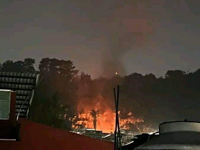 Quema de basura provoca alarma en cerro del Macuiltépetl