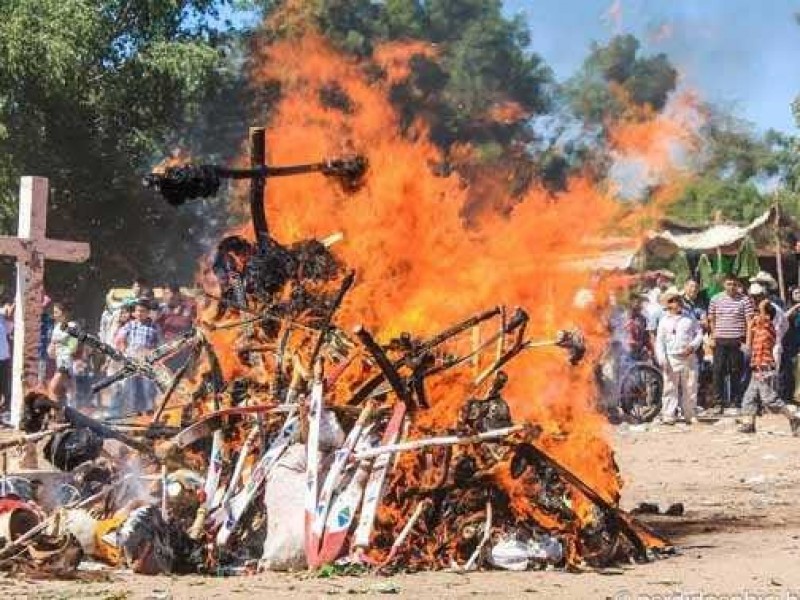 Quema de máscaras en el mayo será a puerta cerrada