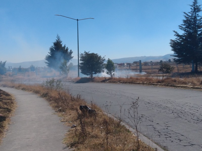 Quema de pastizales genera molestia a vecinos de San Dimas