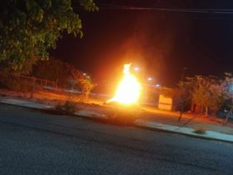 Quema de residuos constante en parque de Puerta del Sol