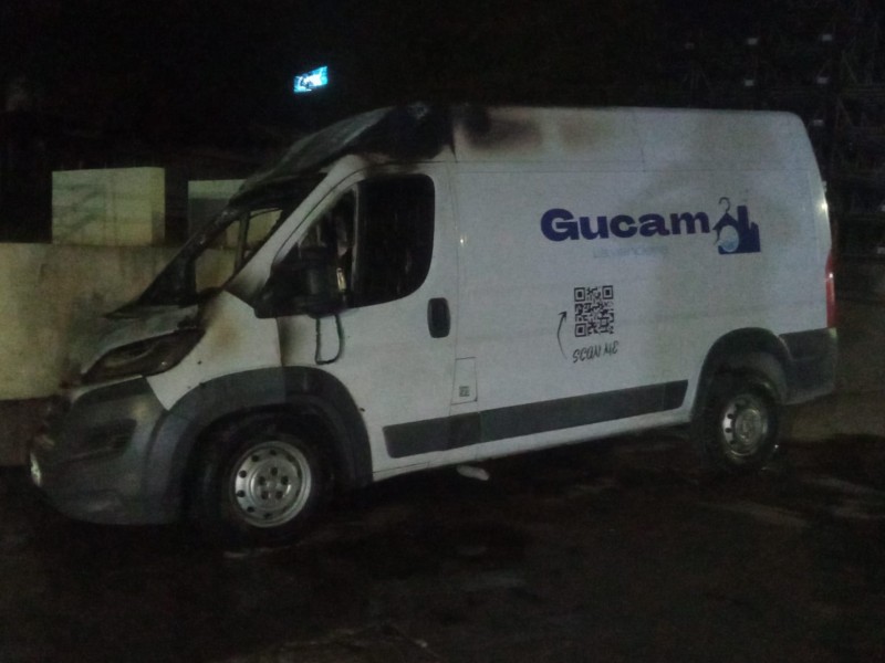 Queman carro en la Primero Hermosillo