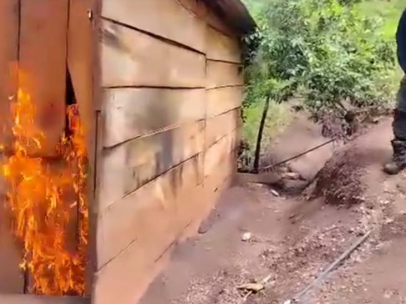 Civiles armados incendian casas en Pantelhó, Chiapas