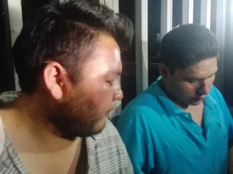 Queman urnas y golpean jóvenes en San Isidro