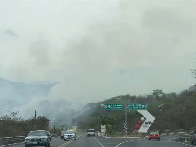 Quemas a orilla de carretera podrían ocasionar accidentes