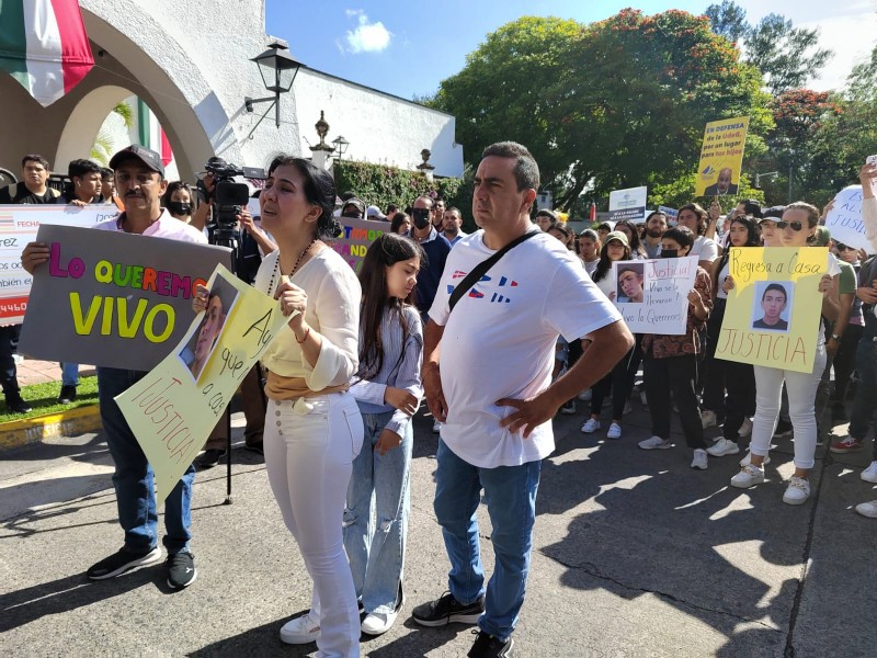 “Quiero a mi hijo de regreso” exigen localización de estudiante