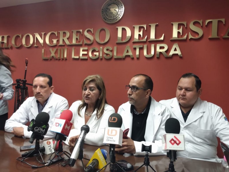 Químicos del sector salud ganan como laboratoristas