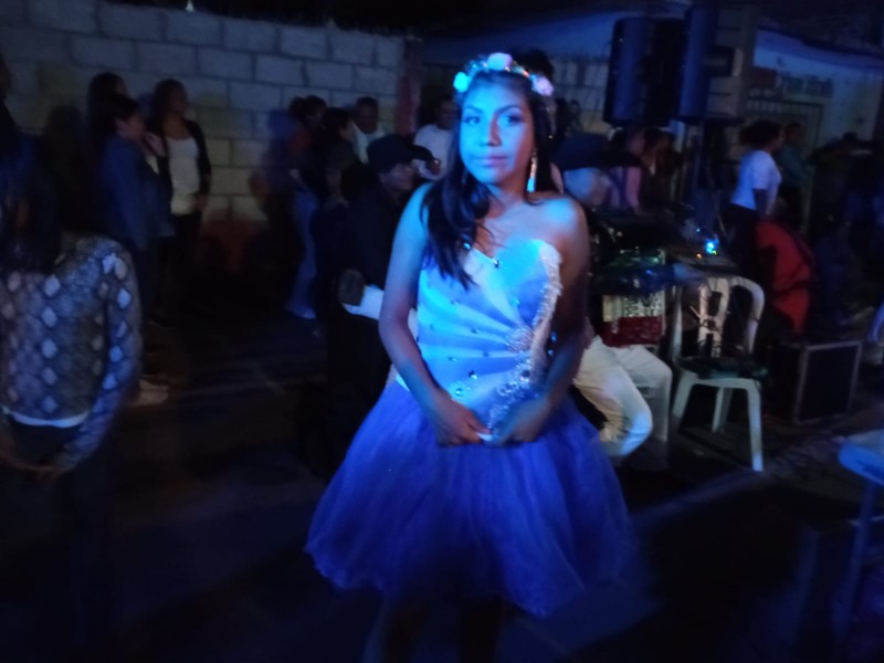 Quinceañera Lisa vuelve a celebrar su fiesta en Veracruz