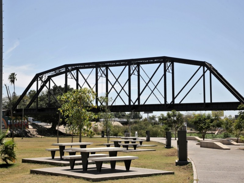 Quirino anuncia iluminación del Puente Negro de Culiacán