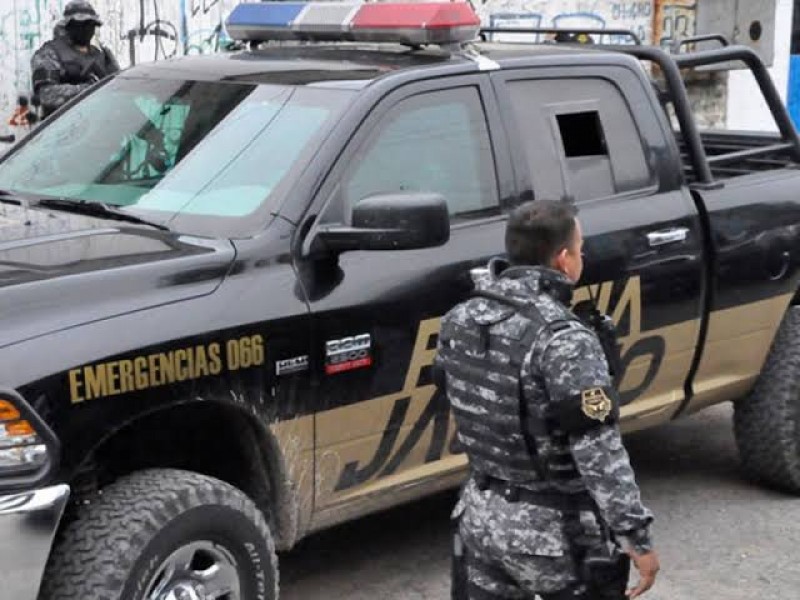 Quitan armas y patrulla a policías estatales en Huejuquill