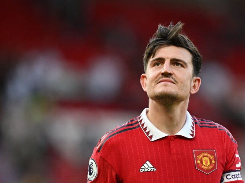 Quitan capitanía del Manchester United a Harry Maguire