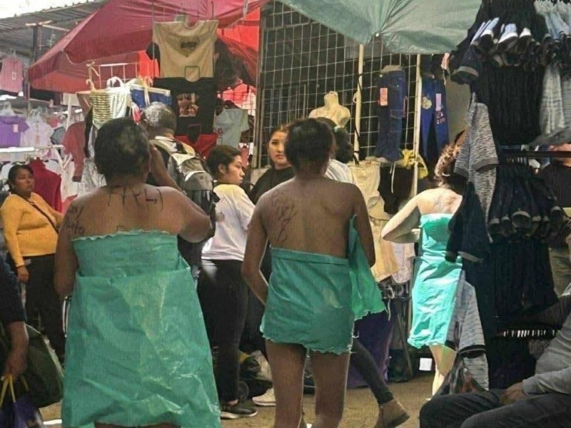 Rapan y desnudan a presuntas ladronas en Texmelucan
