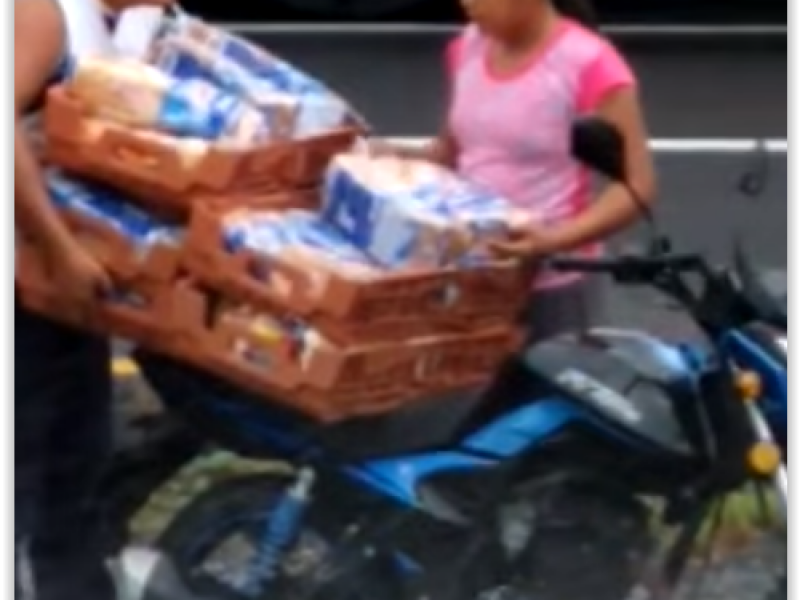 Rapiñan carro repartidor de pan en Coatzacoalcos