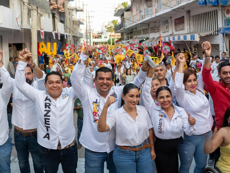 Raúl Maciel inició campaña electoral por Petatlán