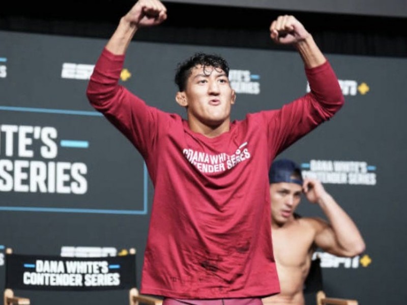 Raúl Rosas se convierte en peleador más joven de UFC