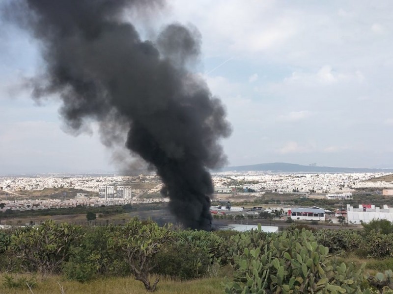 Arde bodega en colonia Cumbres Conín