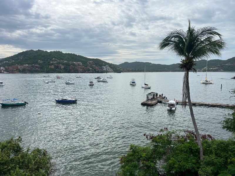 Reabren el puerto de Zihuatanejo tras alejamiento de Flossie