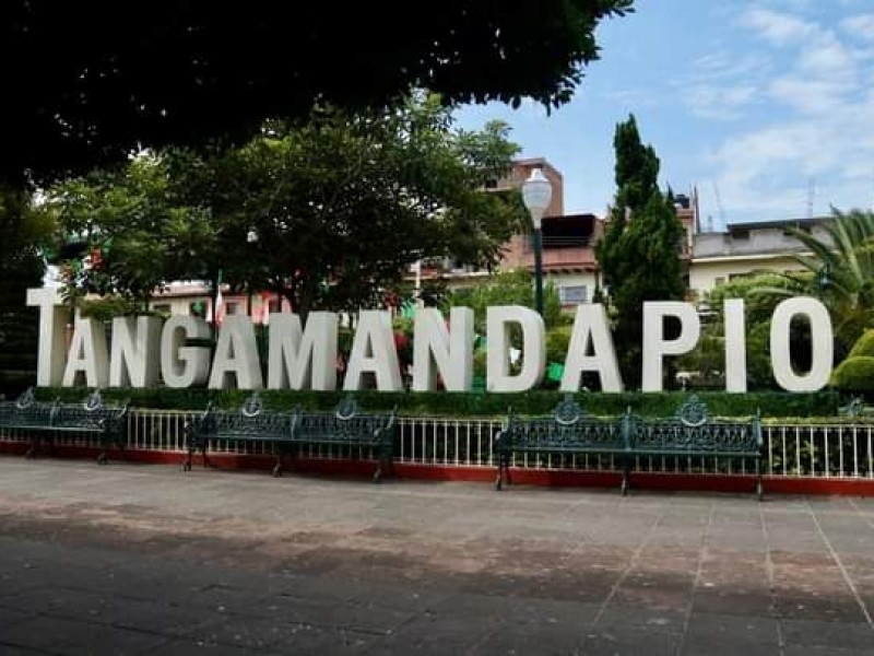 Reabren espacios públicos en Tangamandapio