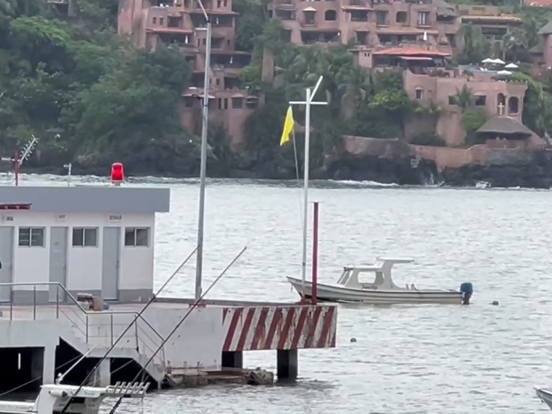 Reabren puerto de Zihuatanejo a la navegación con bandera amarilla