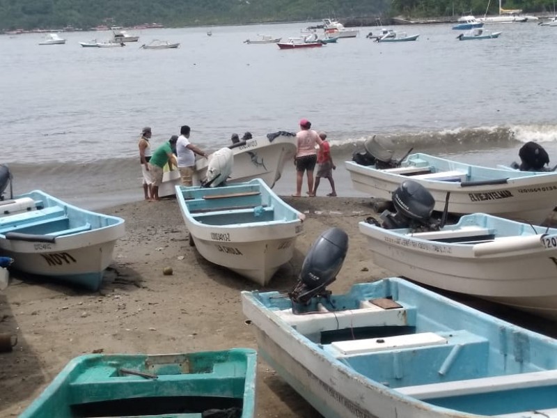 Reabren puerto en Zihuatanejo, a casi 72 horas de inactividad