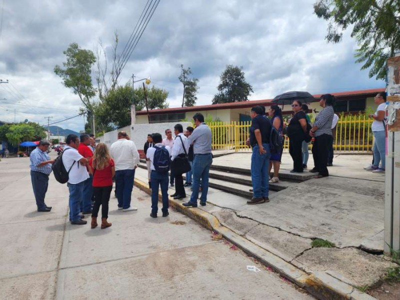 Reabren secundaria en Huajuapan tras conflicto escolar