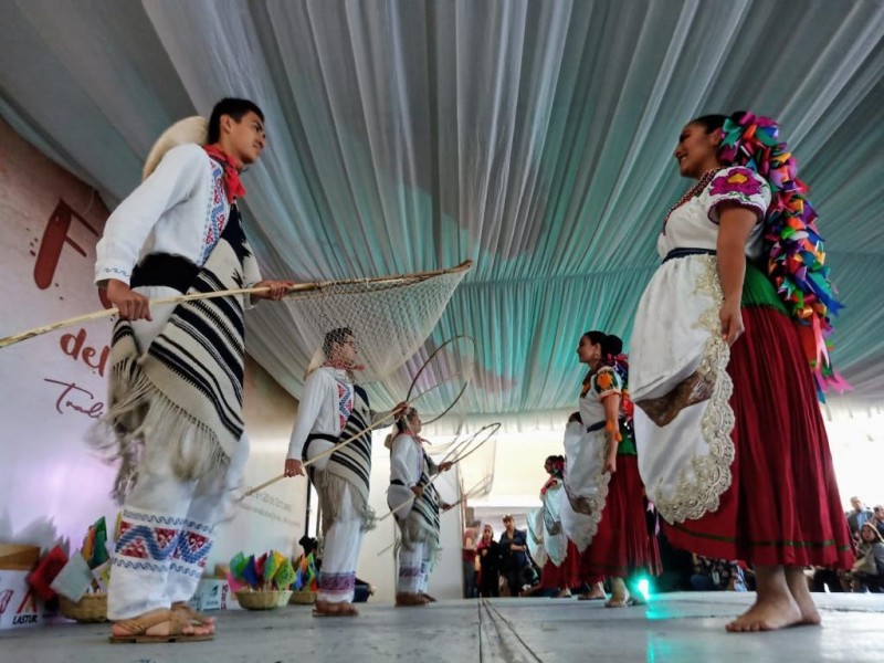 Reacaudan fondos para difundir danza folklórica en Michoacán