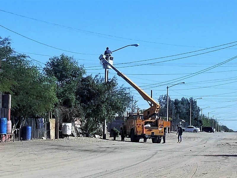 Reactiva Obras Públicas más de 3 mil luminarias