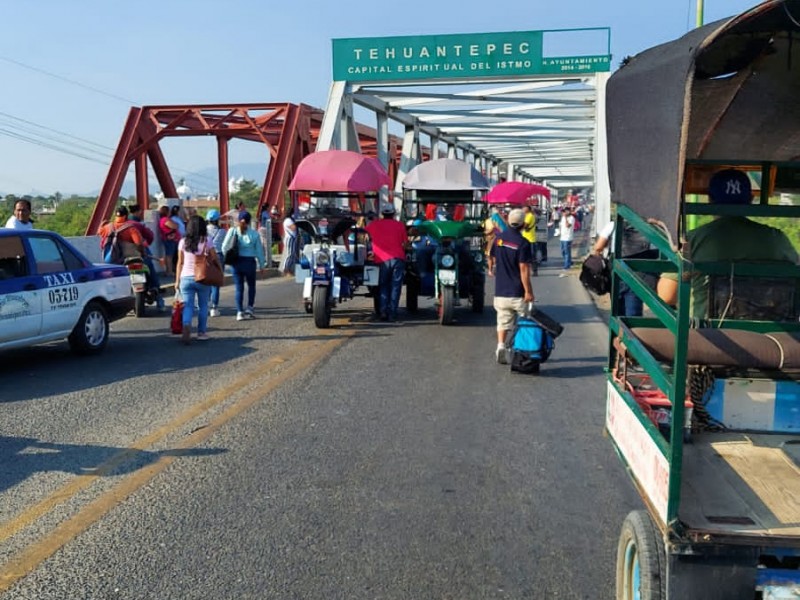 Reactivan bloqueo carretero en Tehuantepec
