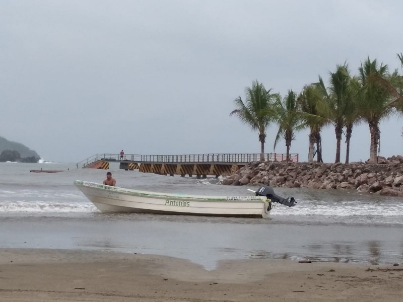 Reactivan navegación en Zihuatanejo; mantienen suspensión para La Isla