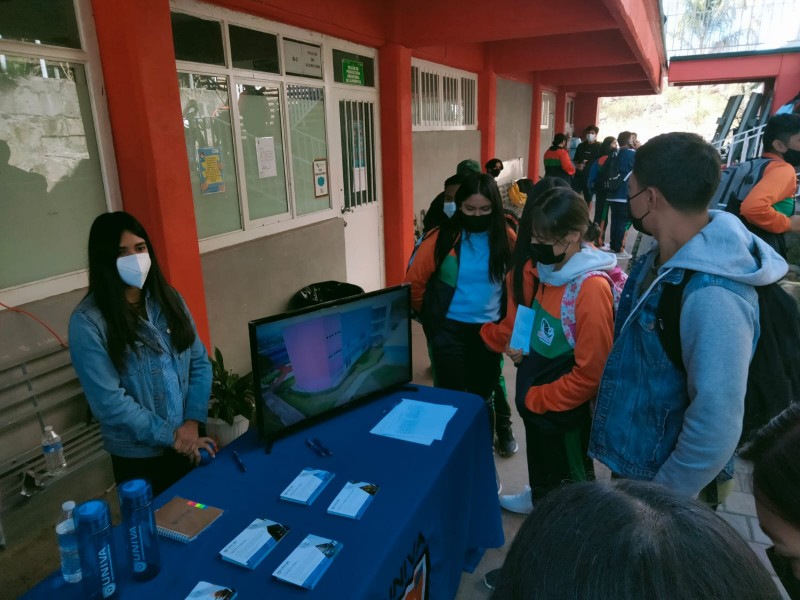 Realiza CECyTEM Tangancícuaro su primera Expo Orienta 2022