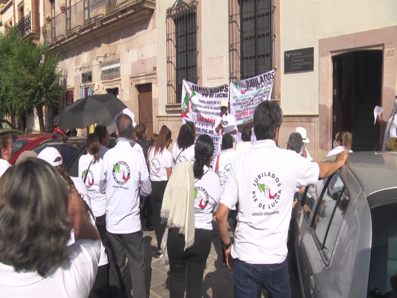 Realiza Movimiento de jubilados del IMSS plantón