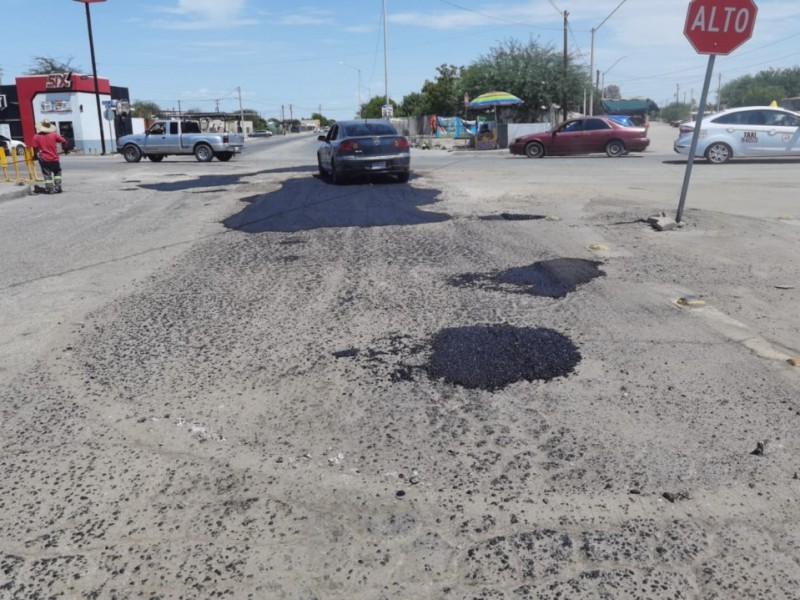 Realiza Obras Públicas bacheo en vialidades