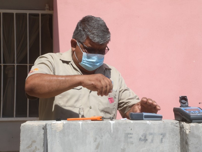 Realiza OOMSAPAS muestreo para verificar calidad del agua