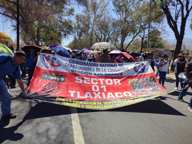 Realiza paro S-22; con marcha coberturan mesa de negociación nacional