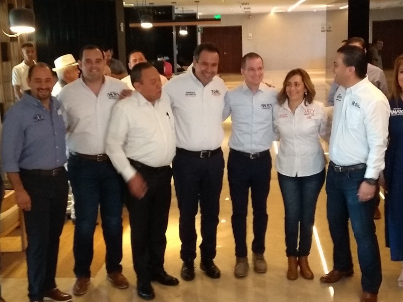 Realiza Ricardo Anaya primera gira en Sonora.