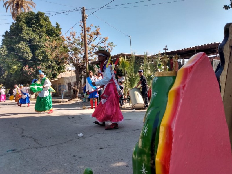 Realiza tradicional reliquia en memoria de su padre