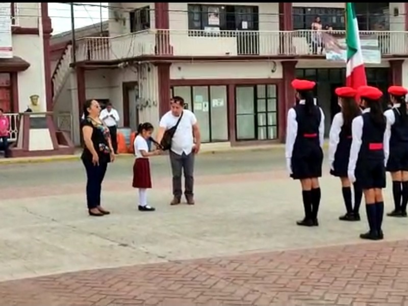 Realizan Acto Cívico en Lengua de Señas