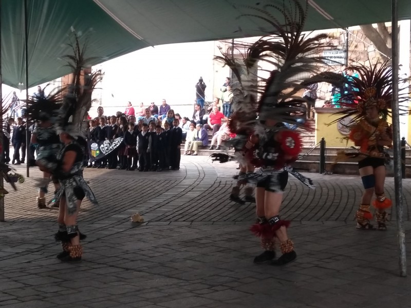 Realizan acto cívico para celebrar choque de culturas